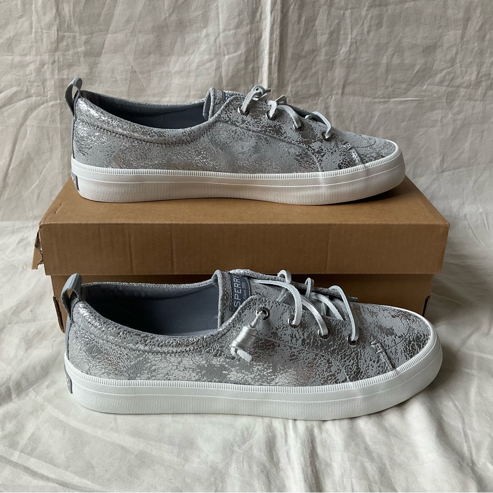 New Sperry Crest Vibe Painted Silver Leather Sneakers Size 7.5
